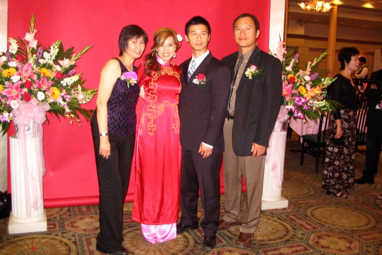 [Phu+wedding+Sept+2005+047-1.jpg]