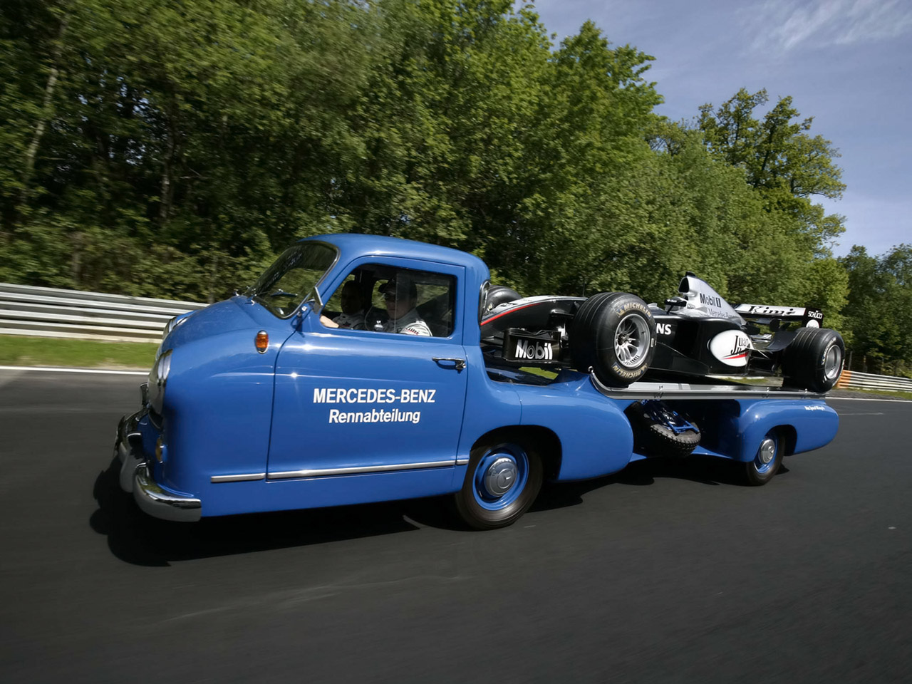 [1954-Mercedes-Benz-Blue-Wonder-Transporter-Speed-1280x960.jpg]