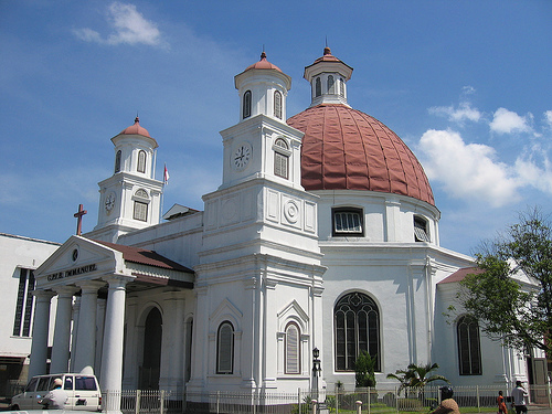 [Blenduk_Church_Semarang.jpg]