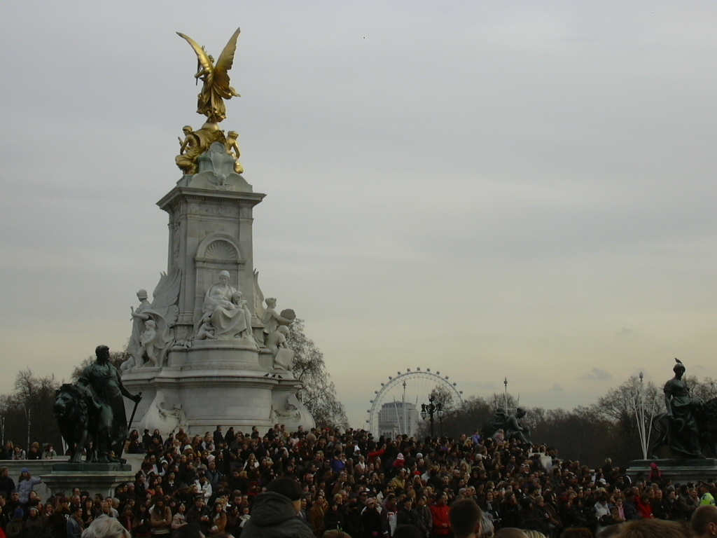 [London+-+Vic+Monument+for+CotG.jpg]