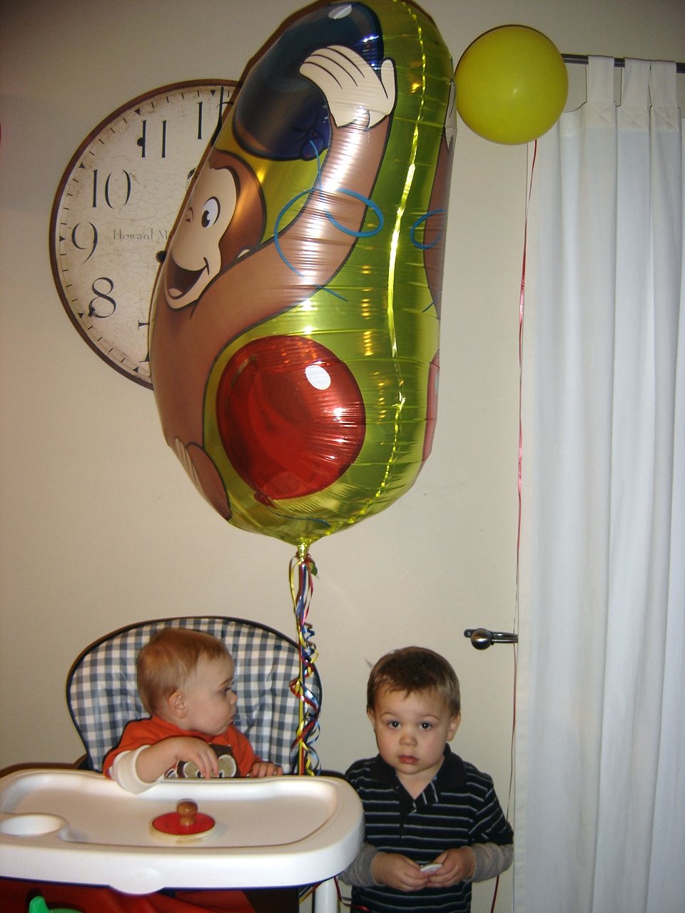 [Nathan+1st+Bday+balloon+Tyler.jpg]