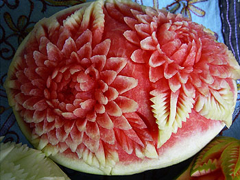 [carving-watermelon.jpg]