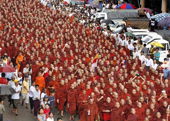 [monges+budistas.jpg]