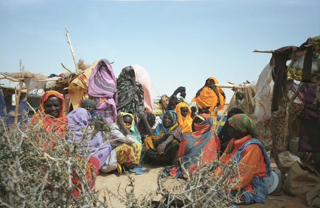 [foto+4+mulheres+refugiadas+no+campo+de+Chade.jpg]