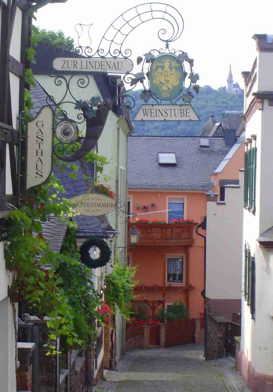 [Gasse+Rüdesheim.jpg]