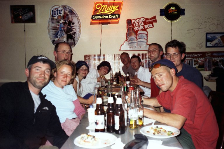 [The+Smith+R+Crew+eating+Pizza+@+Ulm+Bar.jpg]