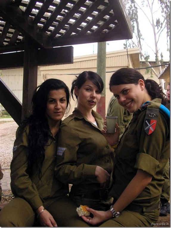 [Girl+Soldiers+From+Israel’s+Army+22.jpg]