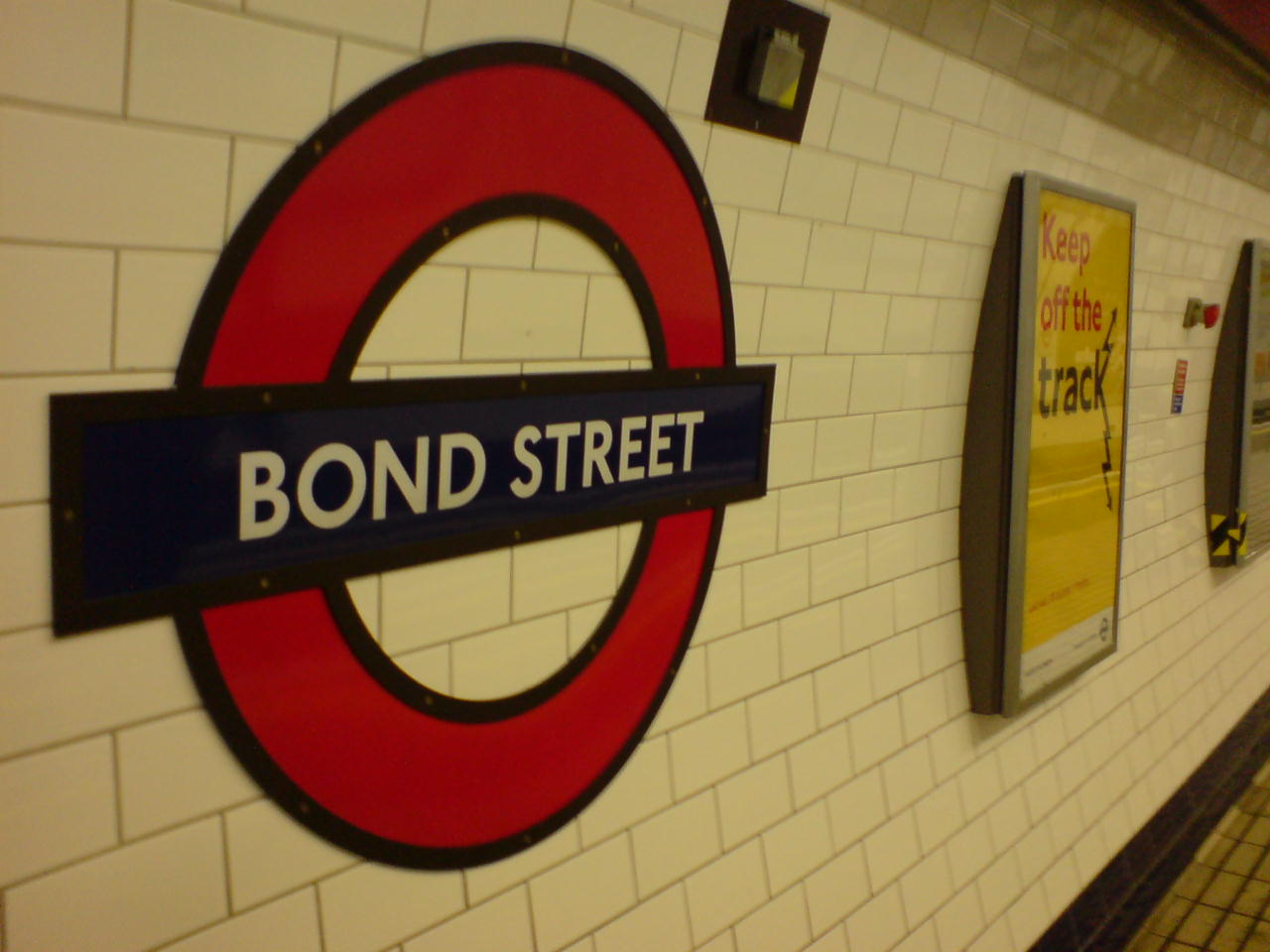 [bond+street+tube.JPG]