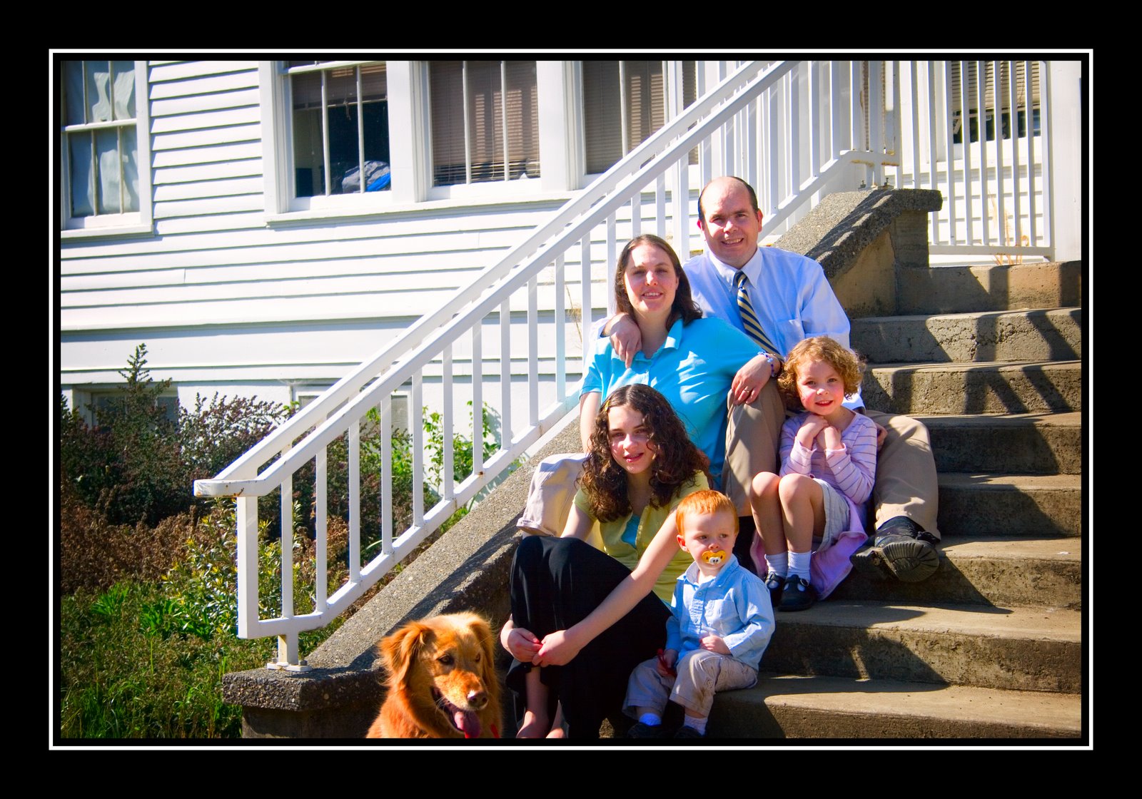 [Family+on+Stairs+May+08+jpg.jpg]