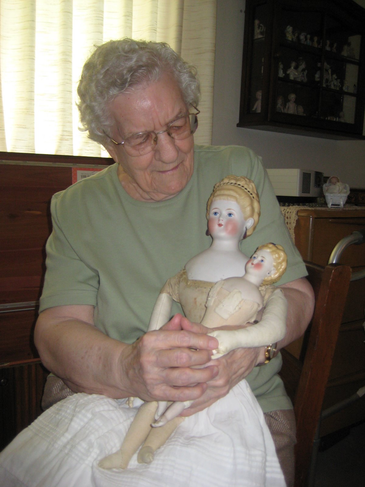 Grandma Jingles and her dolls