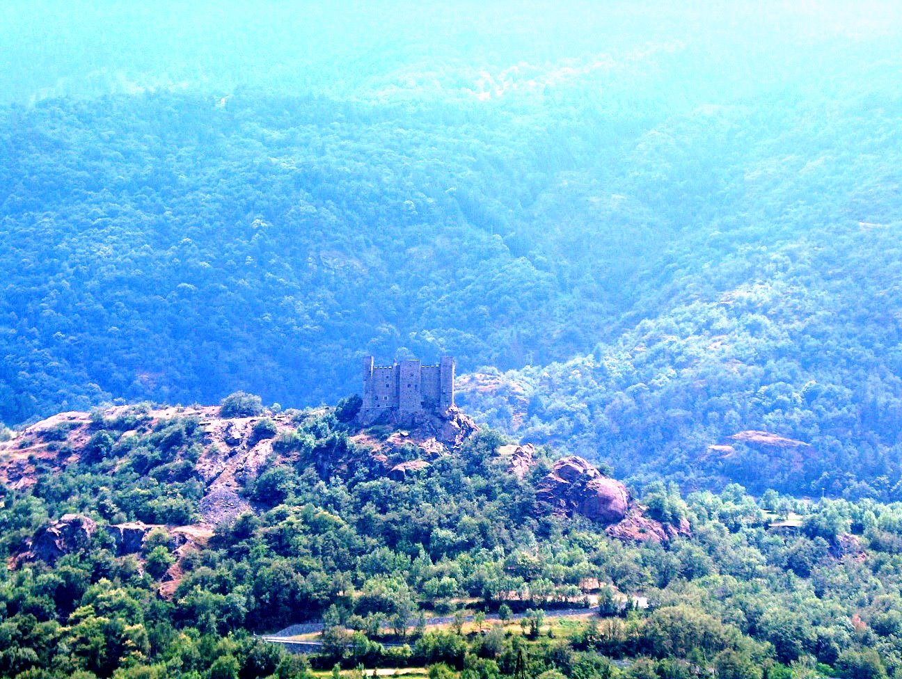 [72.+Castle+on+the+hill.JPG]