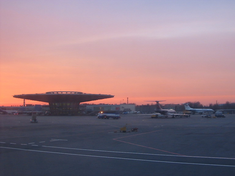 [Moscow_airport_terminal_1.jpg]