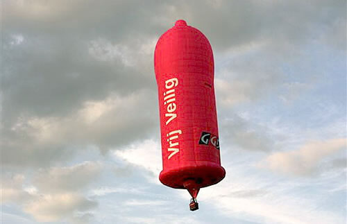 [condom-shaped-hot-air-balloon.jpg]
