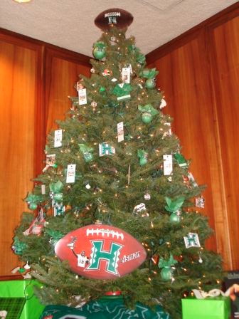 [Uh+football+christmas+tree+3.jpg]