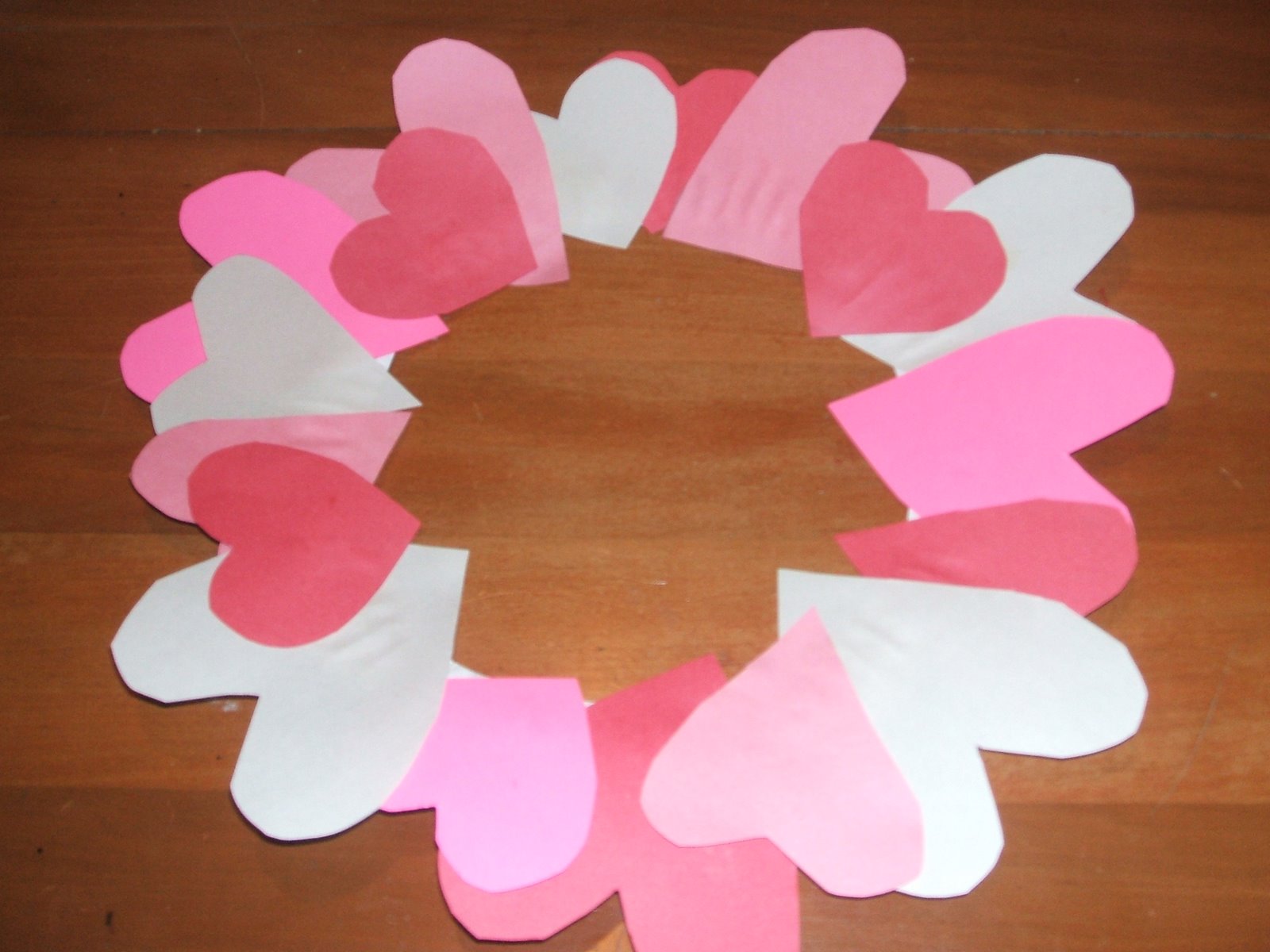 [V-Day+Wreath+-+Finished+-+Preschool+Craft+Project+for+Website.JPG]