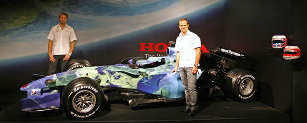 [Rubens_Barrichello_Jenson_Button_pilotos_Honda_presentan_Londres_nuevo_aspecto_monoplaza_nueva.jpg]