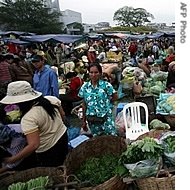 [afp_cambodia_market_21apr08_190.jpg]