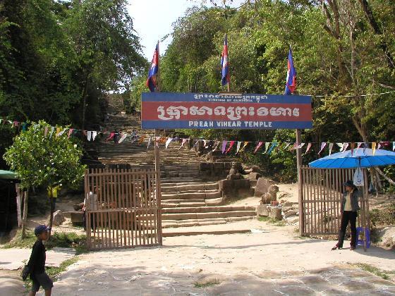[1482045-Entrance_to_Preah_Vihear-Prasat_Preah_Vihear.jpg]