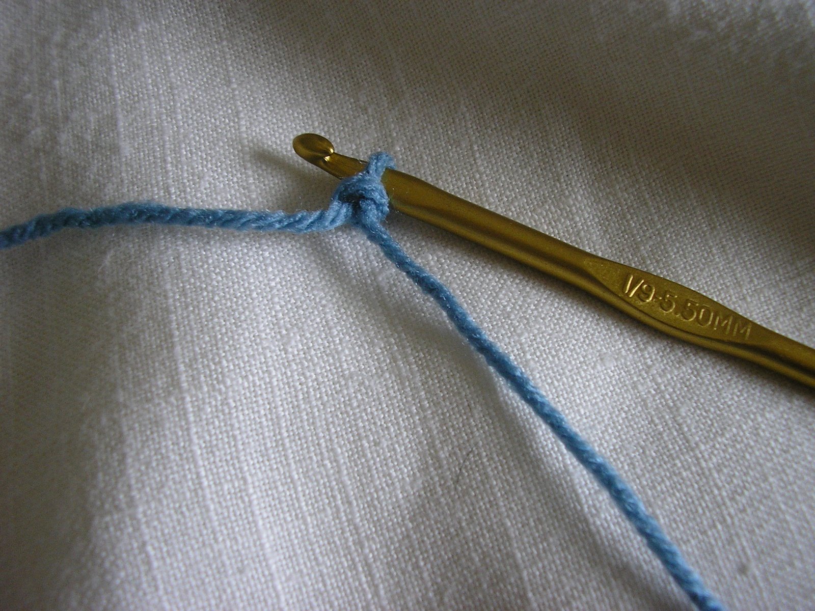 [Yarn+attached+to+crochet+hook.JPG]