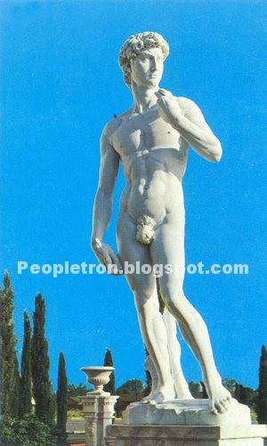 [David+Statue01.jpg]