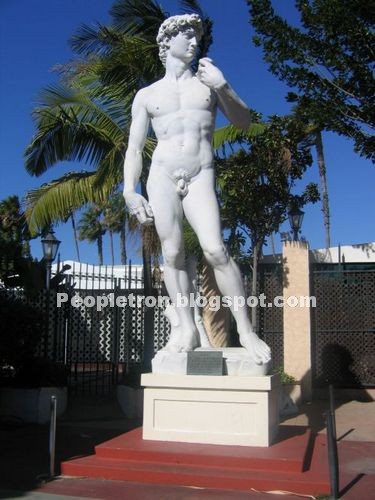 [David+Statue02.jpg]