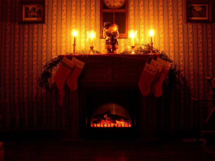 [Christmas+2007+-+Fireplace+001+r.jpg]