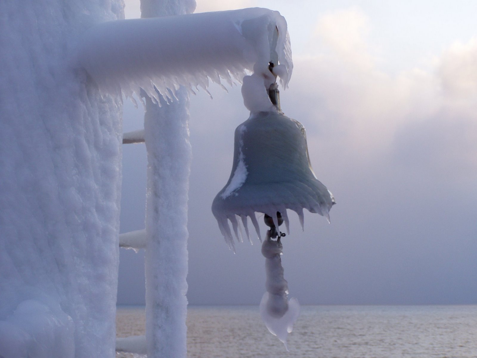 [Frozen+ship's+bell.jpg]