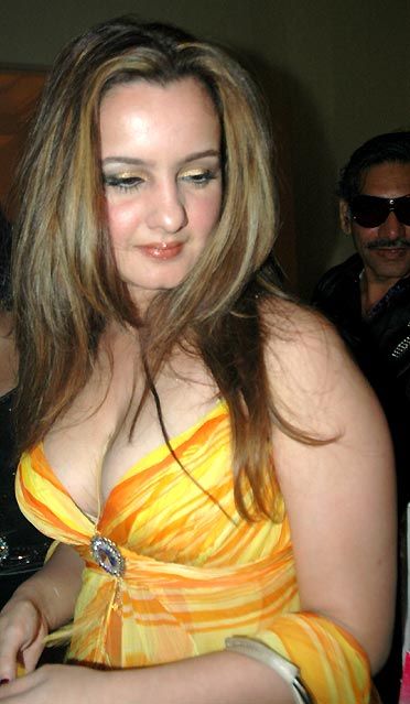 Laila Khan big boobs