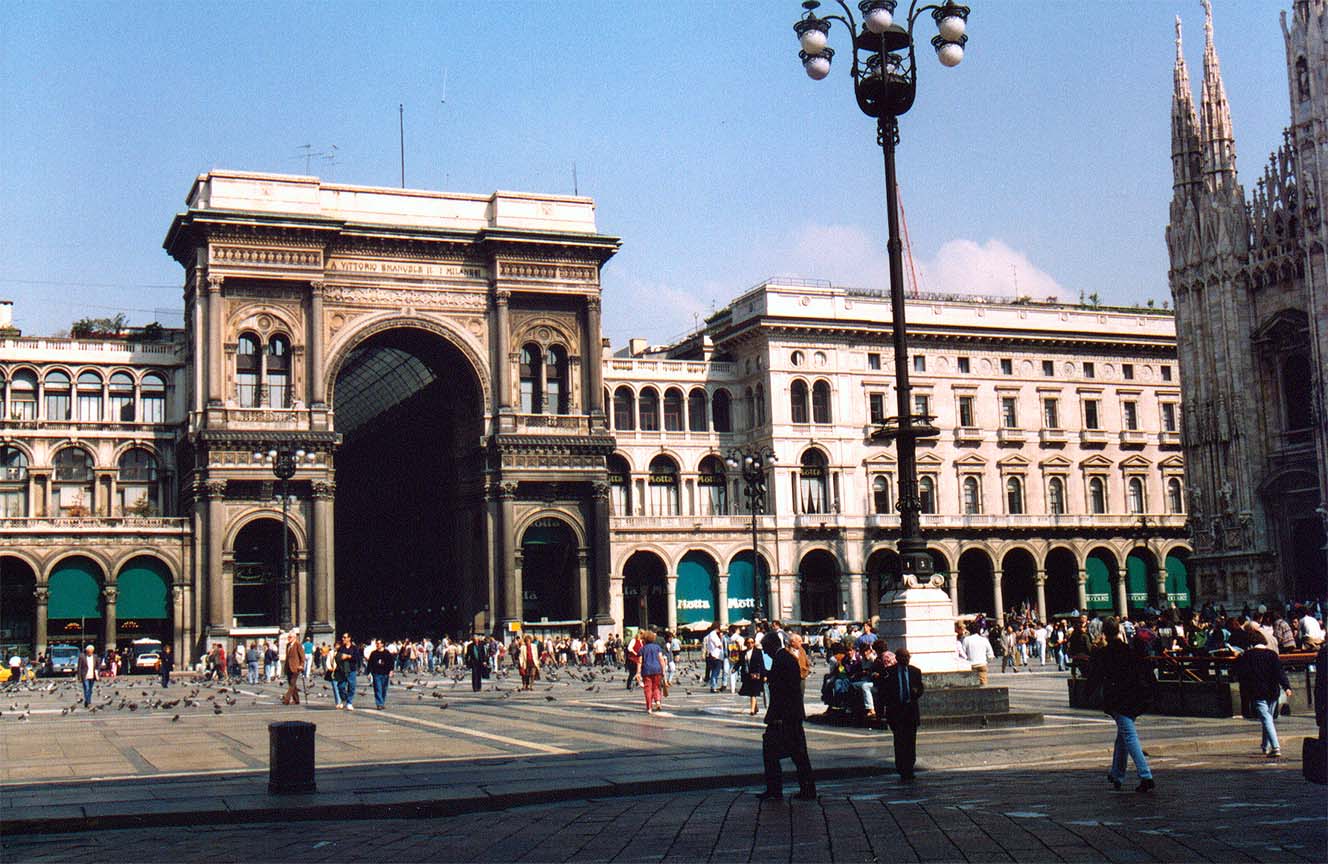 [MIL_Milano_Galleria_Vittorio_Emanuele_and_Piazza_del_Duomo.jpg]