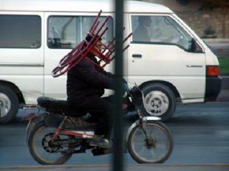 [Carrying+a+Chair+on+your+Bike.JPG]