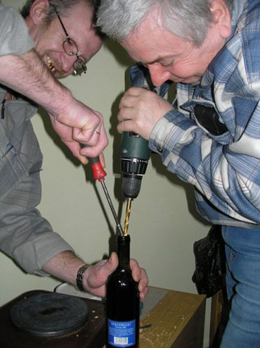 [funny_pictures_Drilling_for_alcohol.jpg]