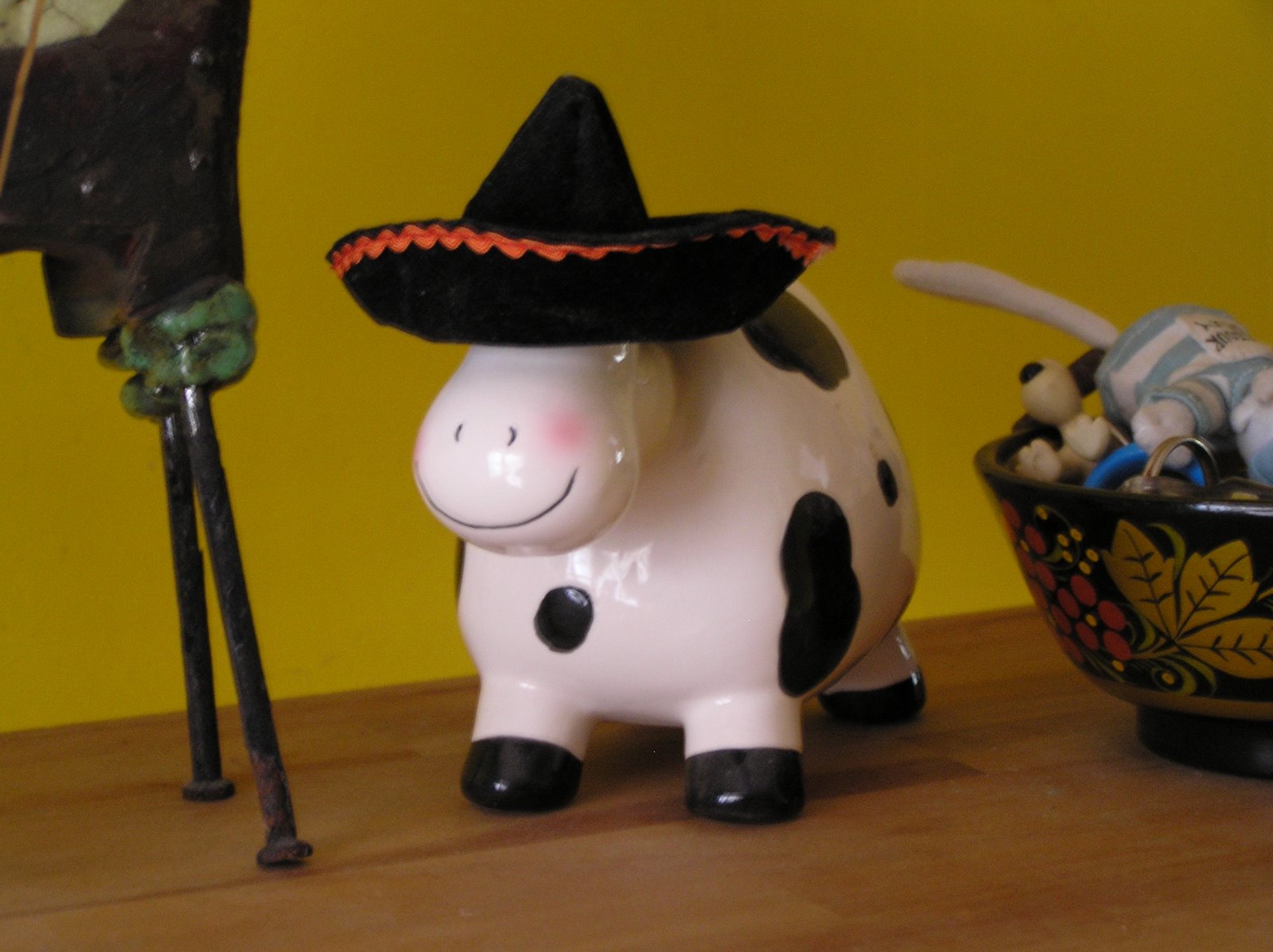 [cow+hat.JPG]