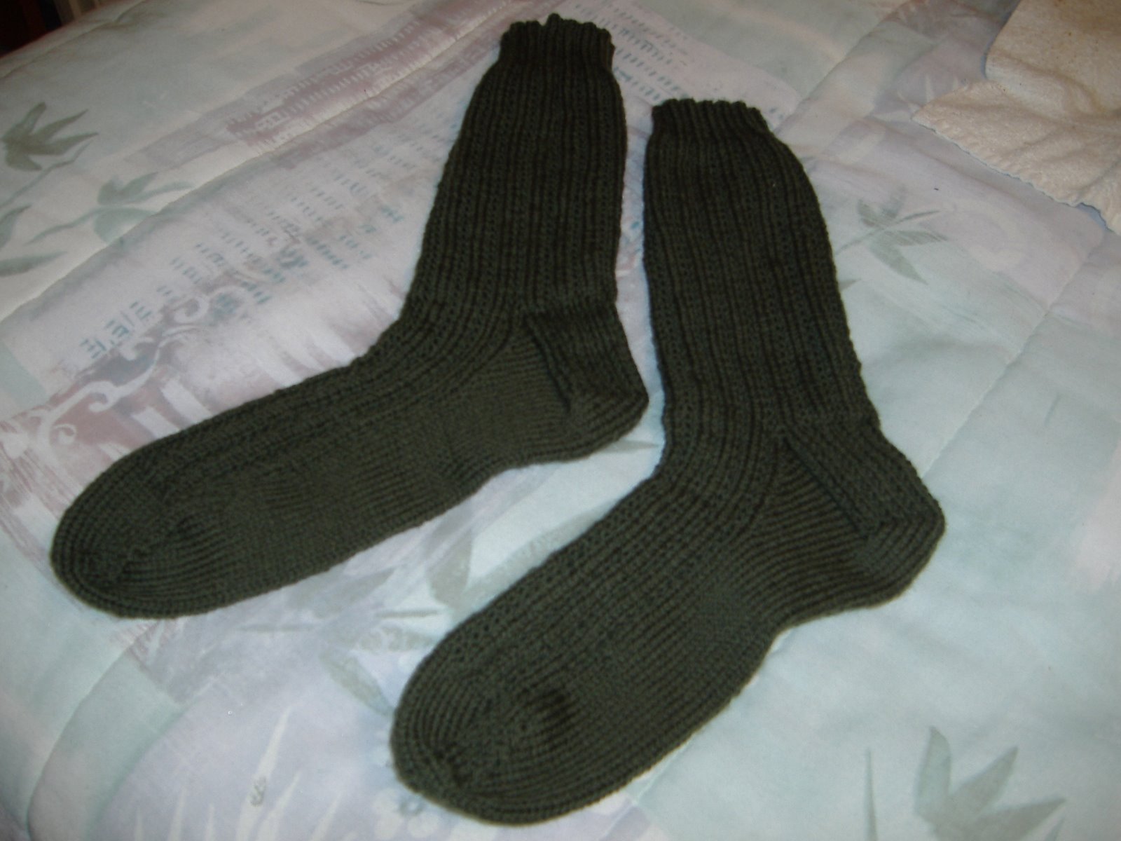 [Hubby's+socks+finished.jpg]