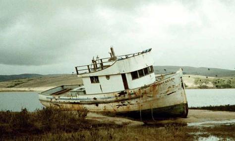 [p30261-Point_Reyes_California-Abandoned_Boat_on_the_Bay.jpg]