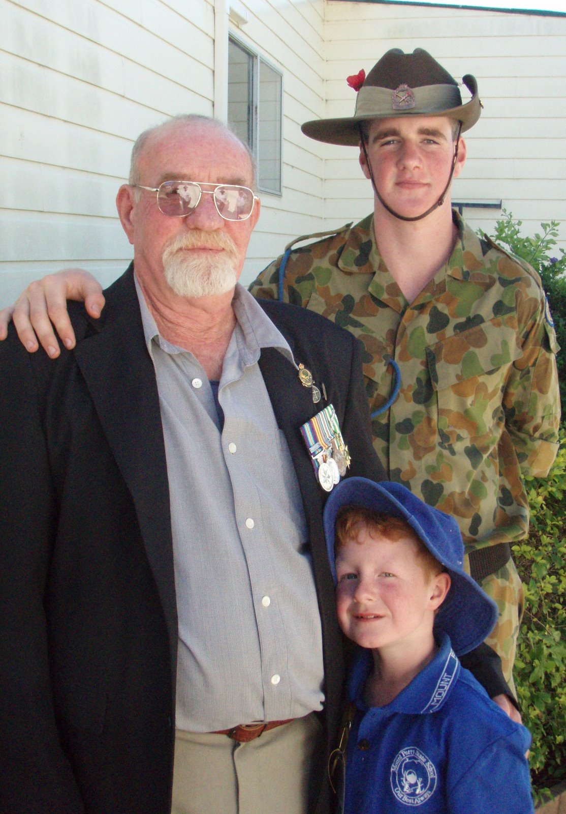 [Anzac+Day+with+Pa+2008.jpg]