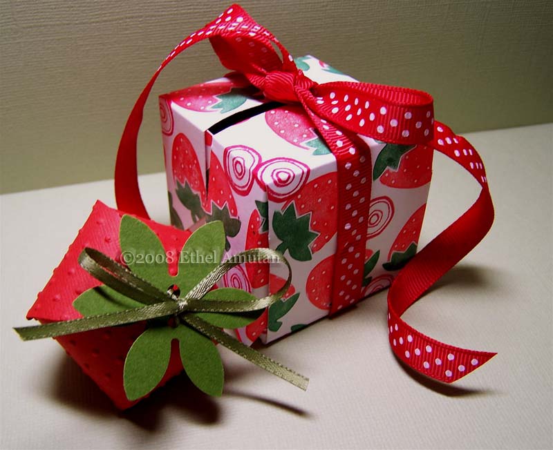 [Origami-and-Strawberry-01.jpg]
