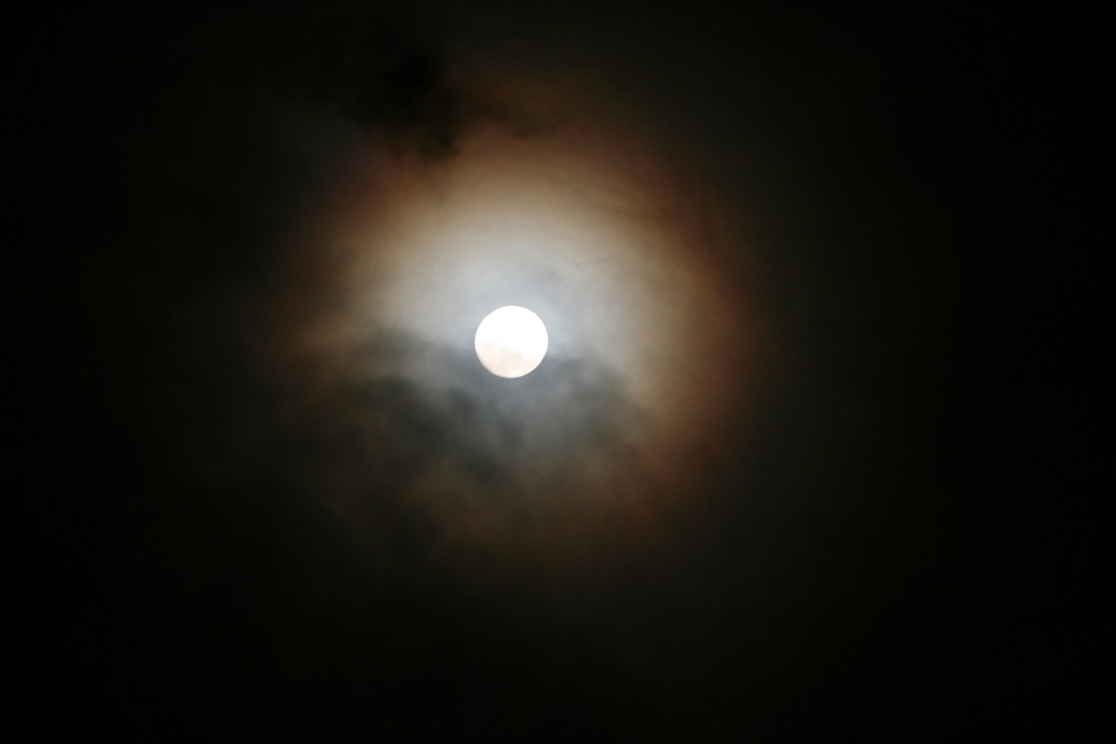 [full+moon,+storm+clouds,+fireplace+1-21-08+007.jpg]