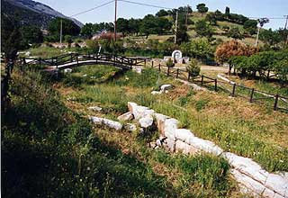 Τμήμα αρχαίου τείχους Αμβρόσσου-( Διπλούν τείχος )