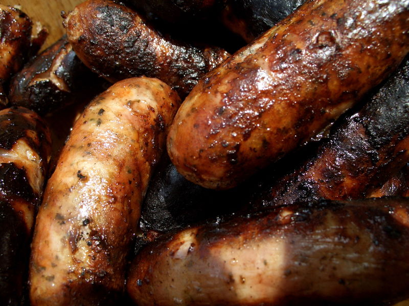[800px-Grilled_sausages.jpg]