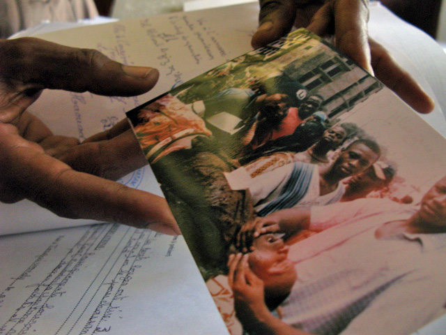 [Guinea-Human-Rights-Activist-Diallo-Shows-Pictures-of-Victim.jpg]
