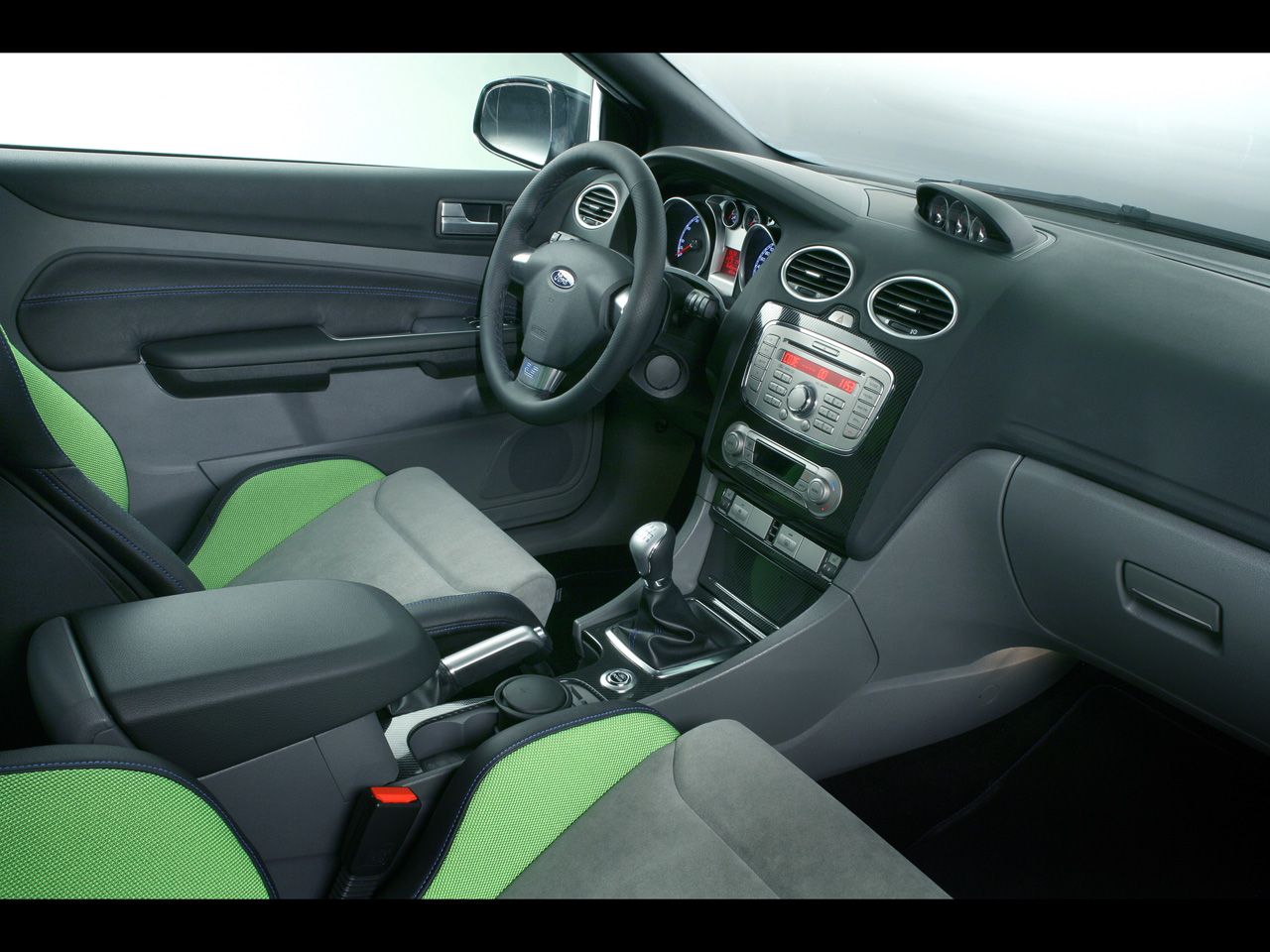 [2009-Ford-Focus-RS-Interior-1280x960.jpg]