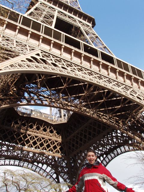 [Roxy+at+the+Eiffel+Tower.jpg]