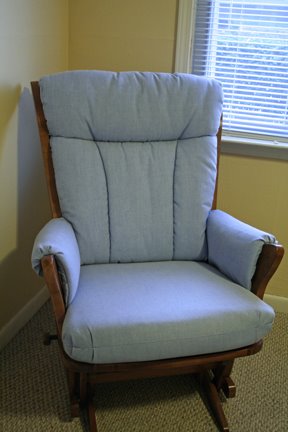 [chair.jpg]