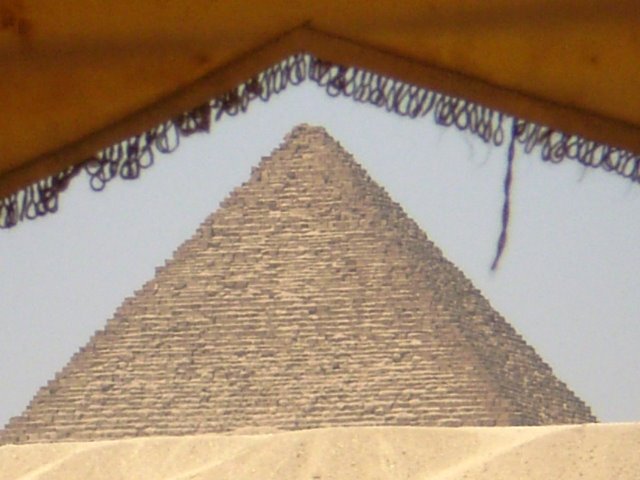 [toldo+piramide.jpg]