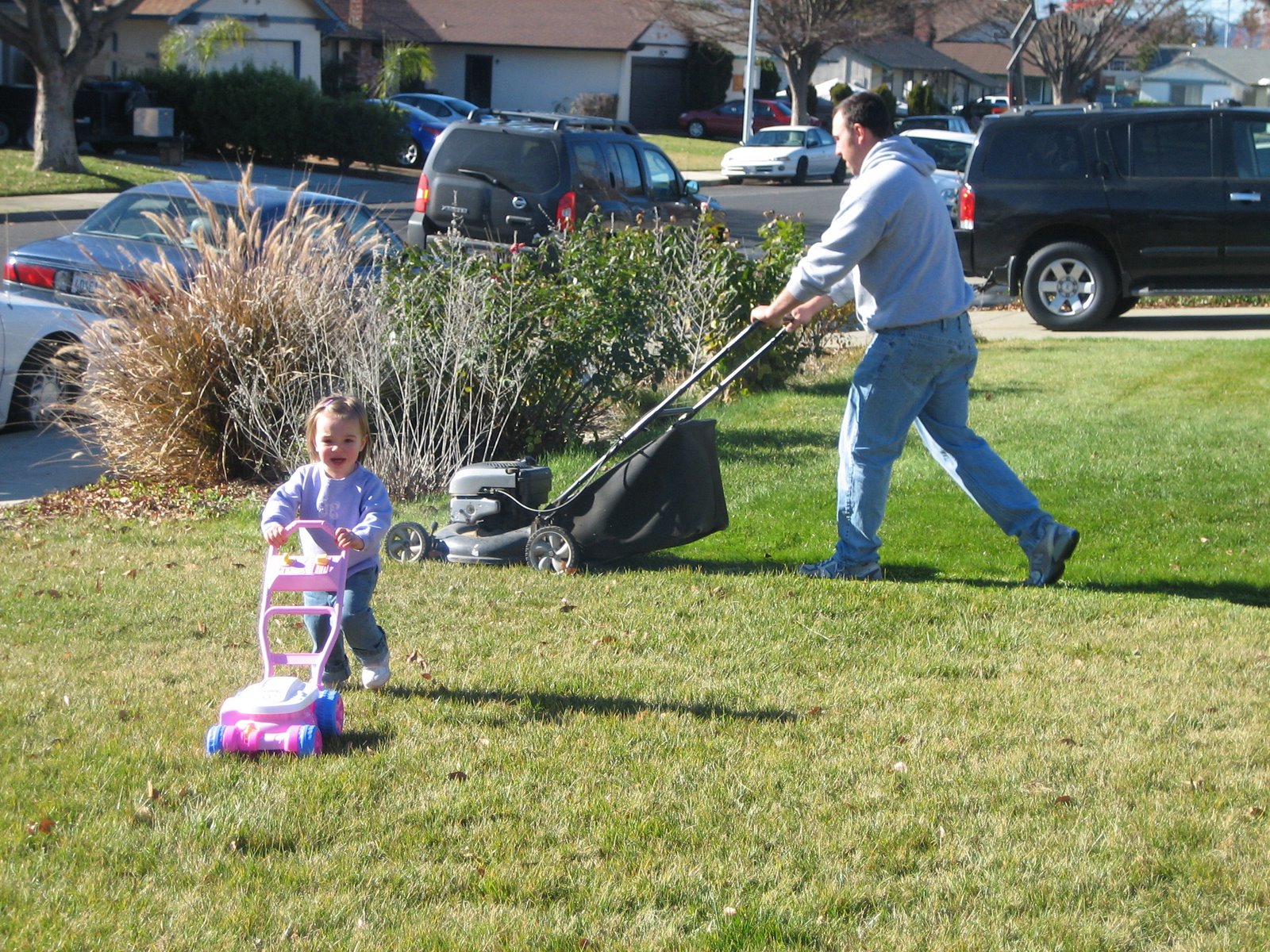 [Josie+Dad+mow+lawn.JPG]