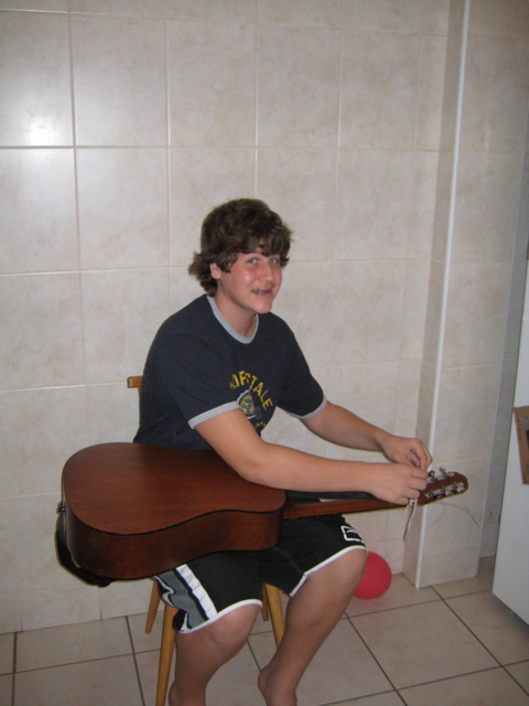 [Coles+with+guitar.jpg]