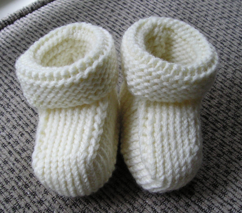[Perfect+Ivory+Baby+Booties.JPG]