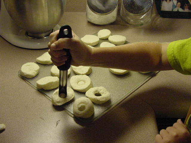 [making+donuts.JPG]