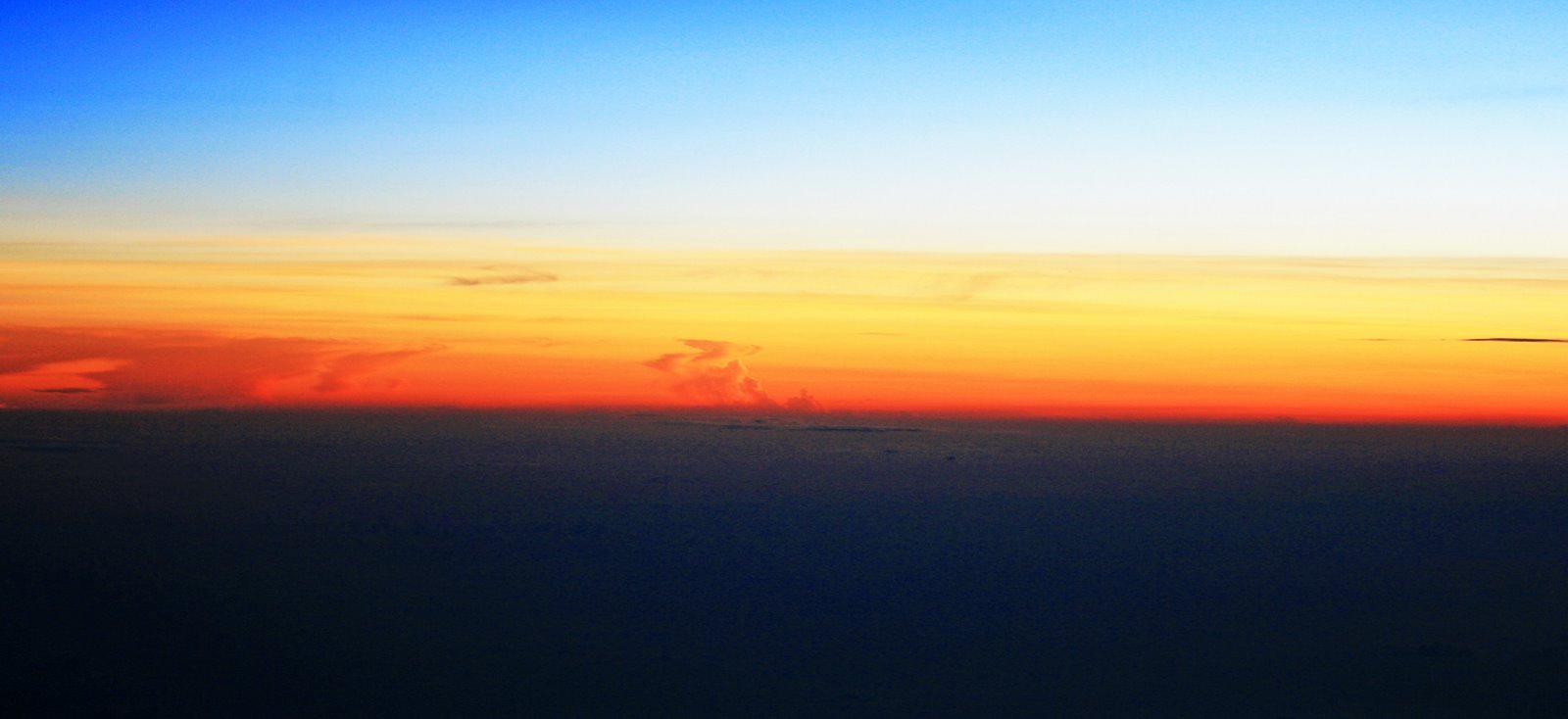 [sunset+from+plane.jpg]