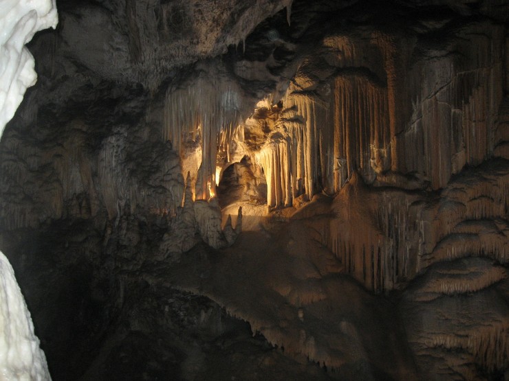 [cave_castle_slovenia_17.jpg]